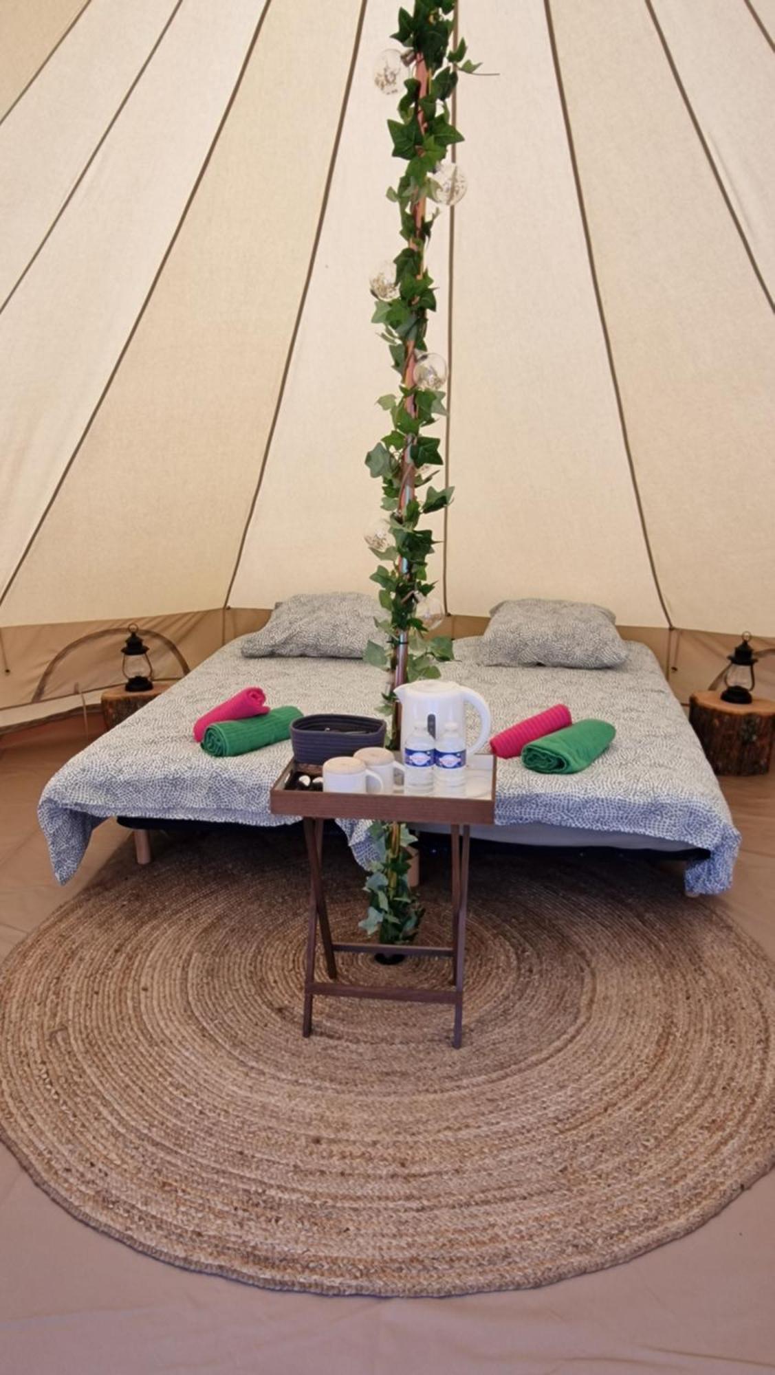 Lodge Tente Les Pommiers Glamping O Rendez-Vous En Demi-Pension Roquefeuil Exterior foto